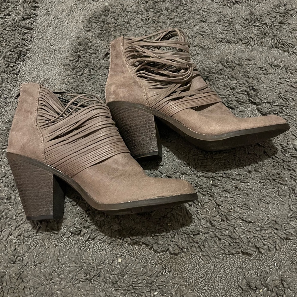 Fergalicious Women's Taupe Ankle Booties with Stacked Heel‎ Size 9 (apx)
